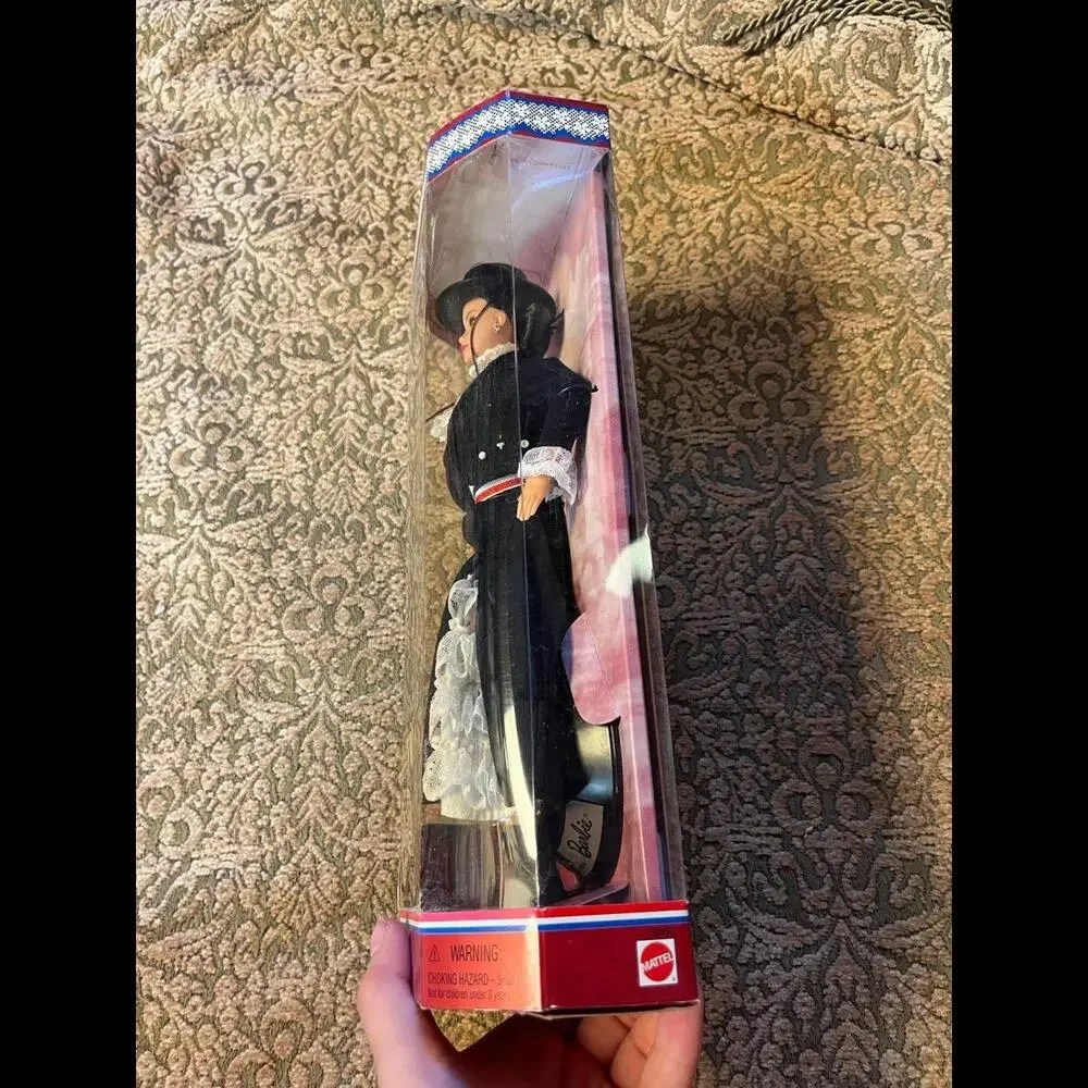1997 MATTEL BARBIE COLLECTOR EDITION CHILEAN BARBIE DOLLS OF THE‎ WORLD